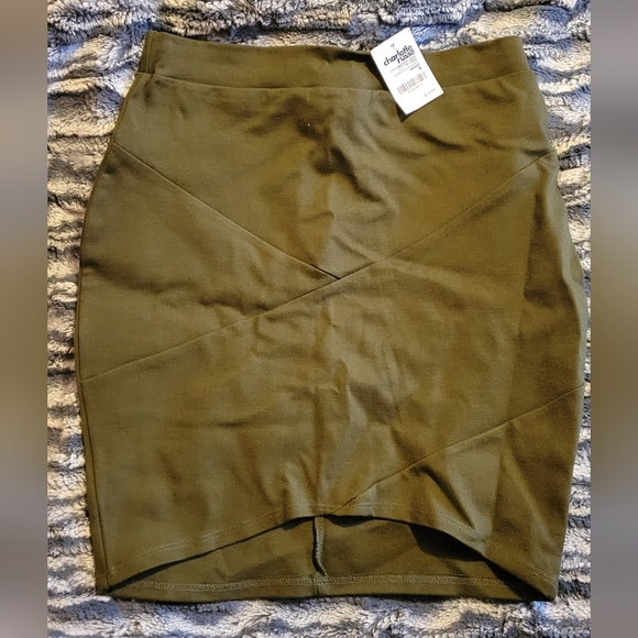 💚NWT CHARLOTTE RUSSE SKIRT💚 - Picture 4 of 4